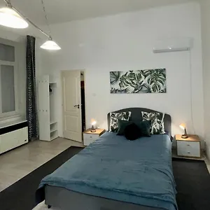 Marylin New Free Parking At Riverside Apartman