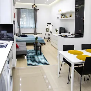 Oazu Downtown Flat Apartman